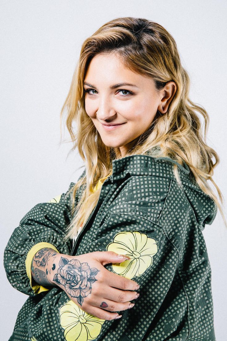 Julia Michaels Wallpapers