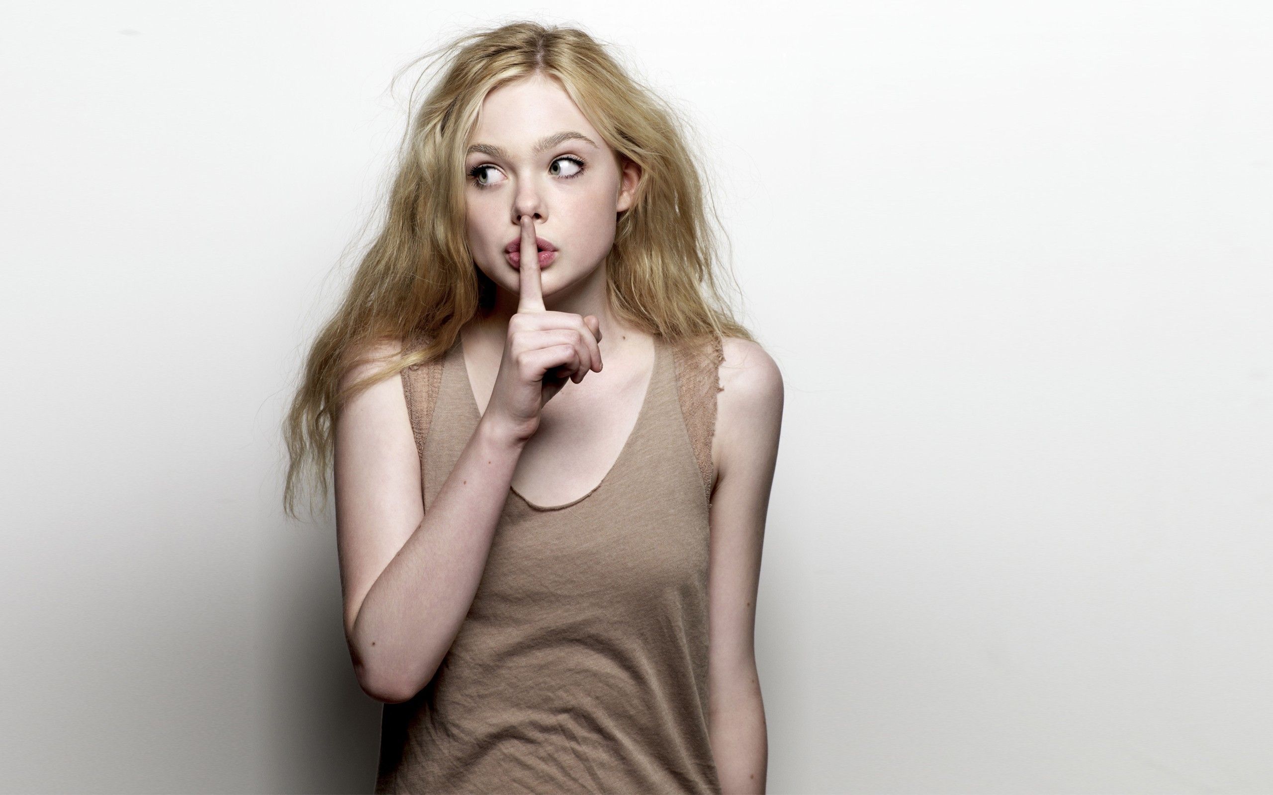 4K Elle Fanning 2020 Wallpapers