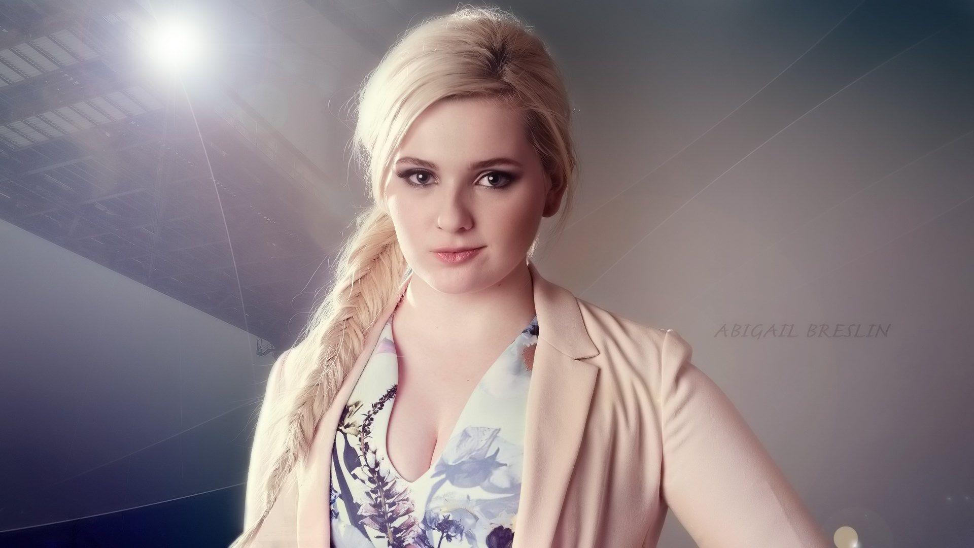 Abigail Breslin Wallpapers