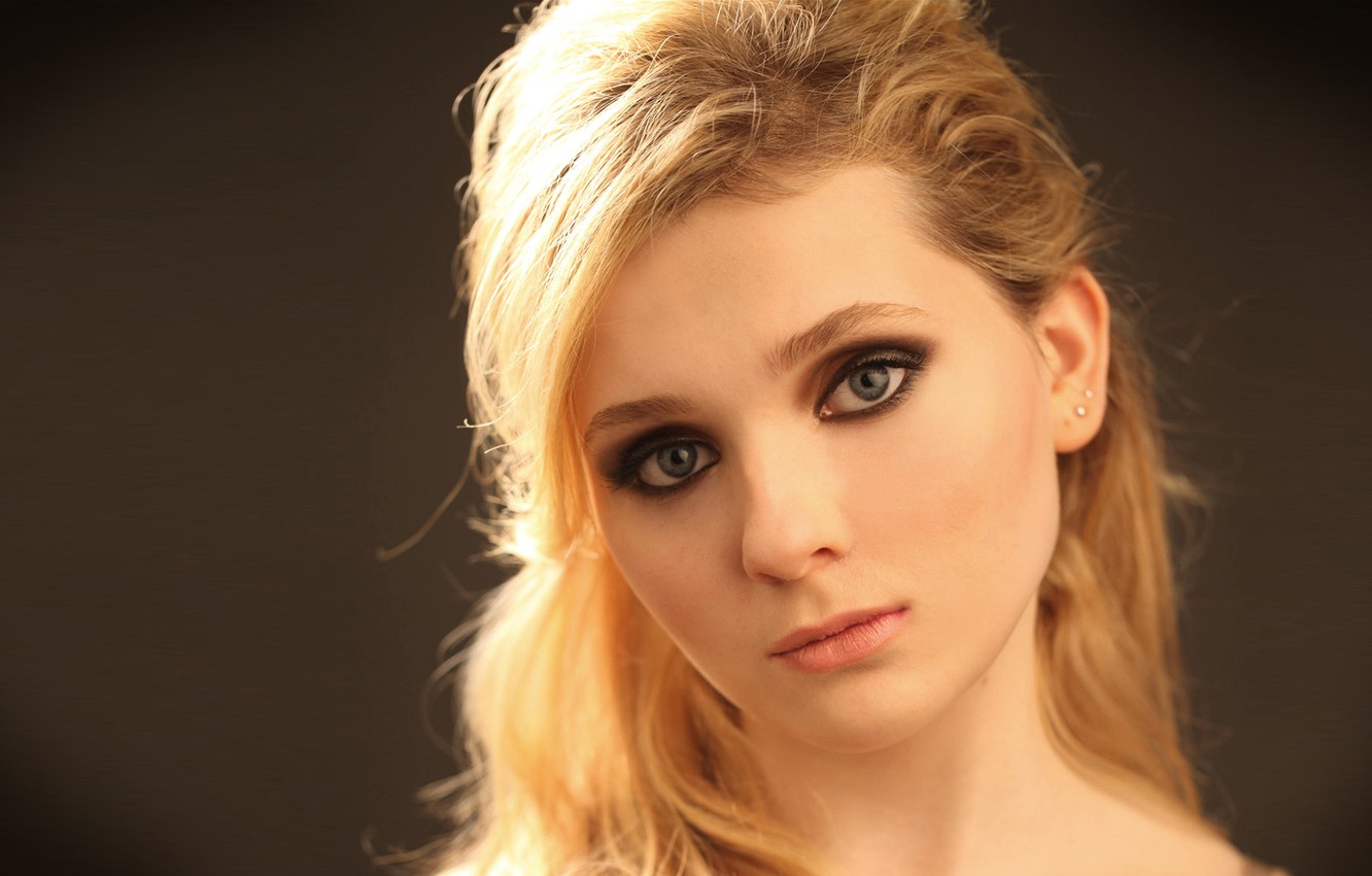 Abigail Breslin Wallpapers