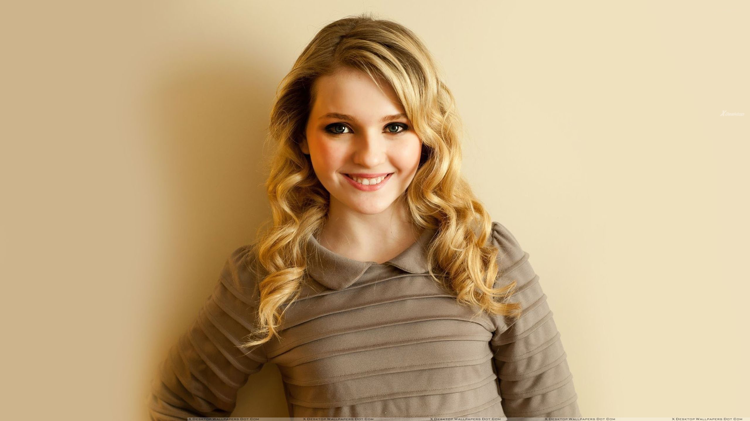 Abigail Breslin Wallpapers