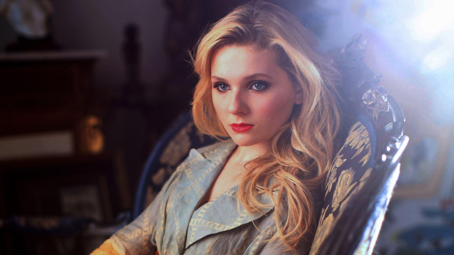 Abigail Breslin Wallpapers