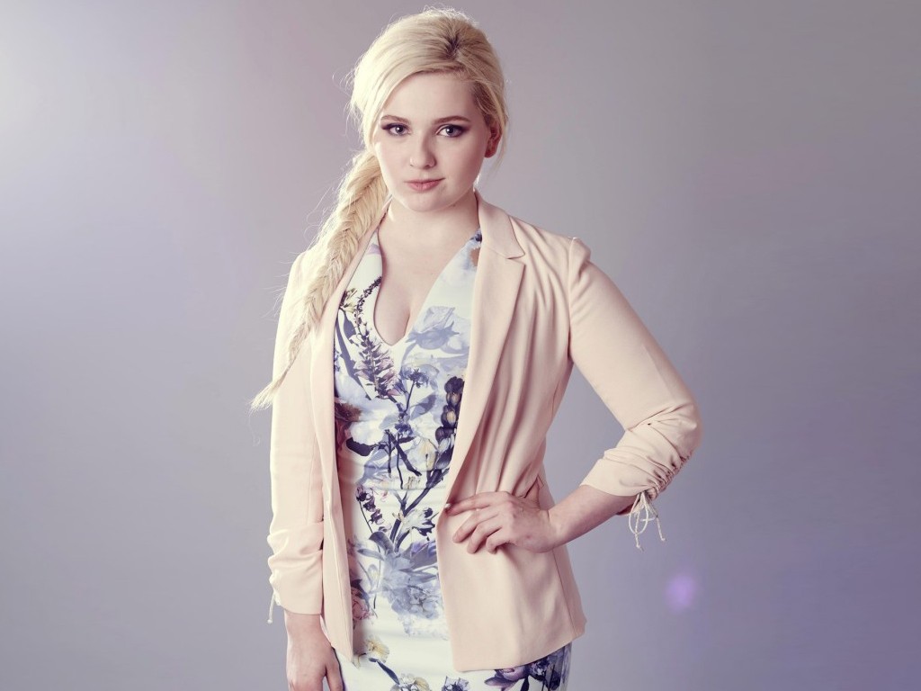 Abigail Breslin Wallpapers