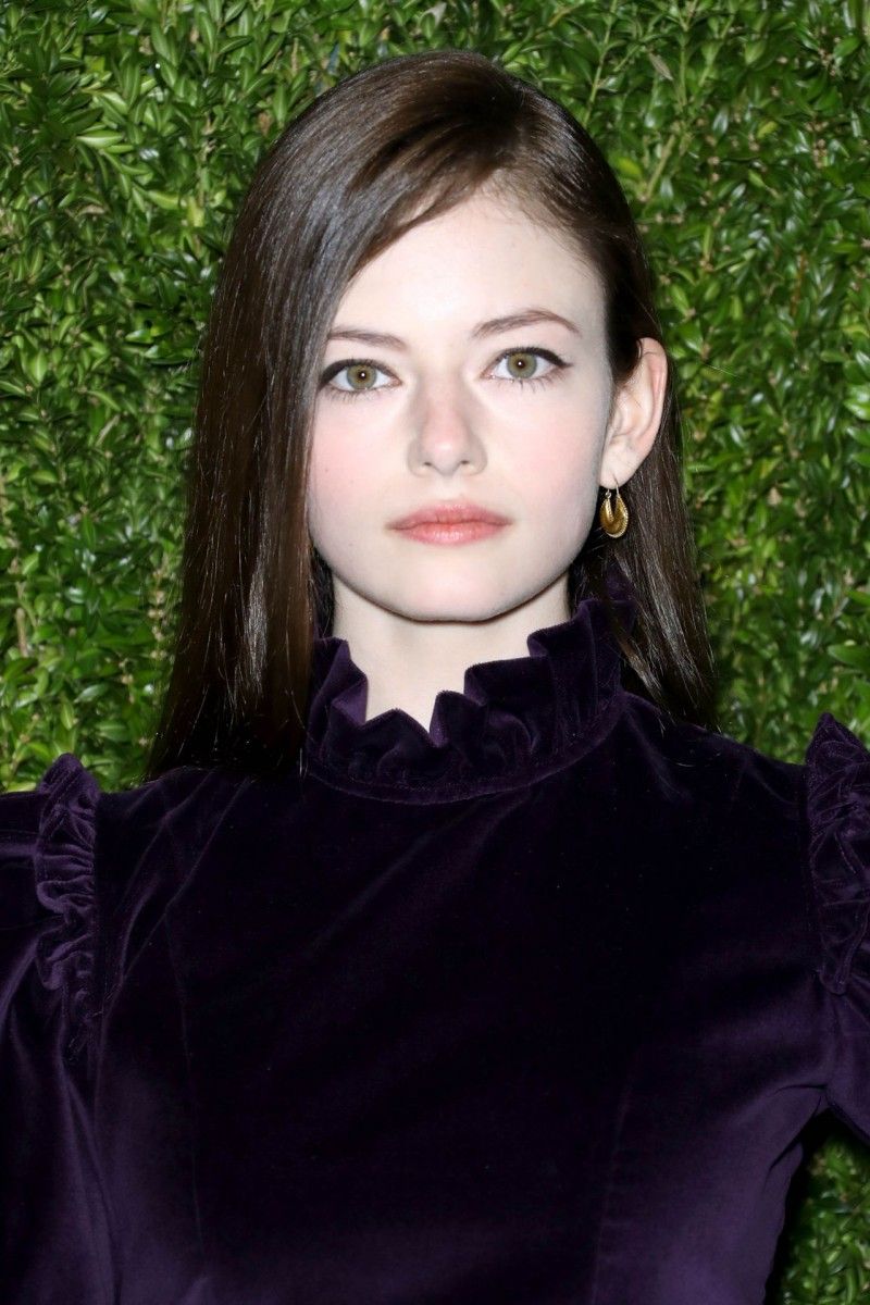 Actress Mackenzie Foy Beautiful Photoshoot Wallpapers