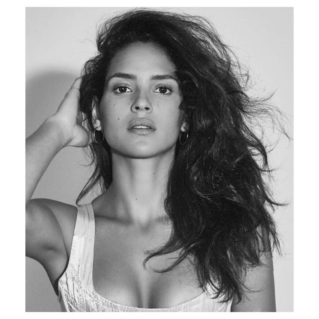 Adria Arjona Wallpapers