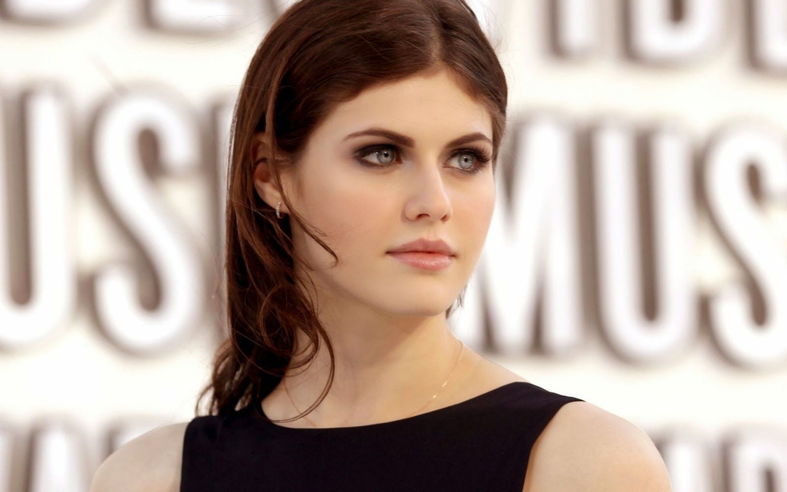 Alexandra Daddario Wallpapers