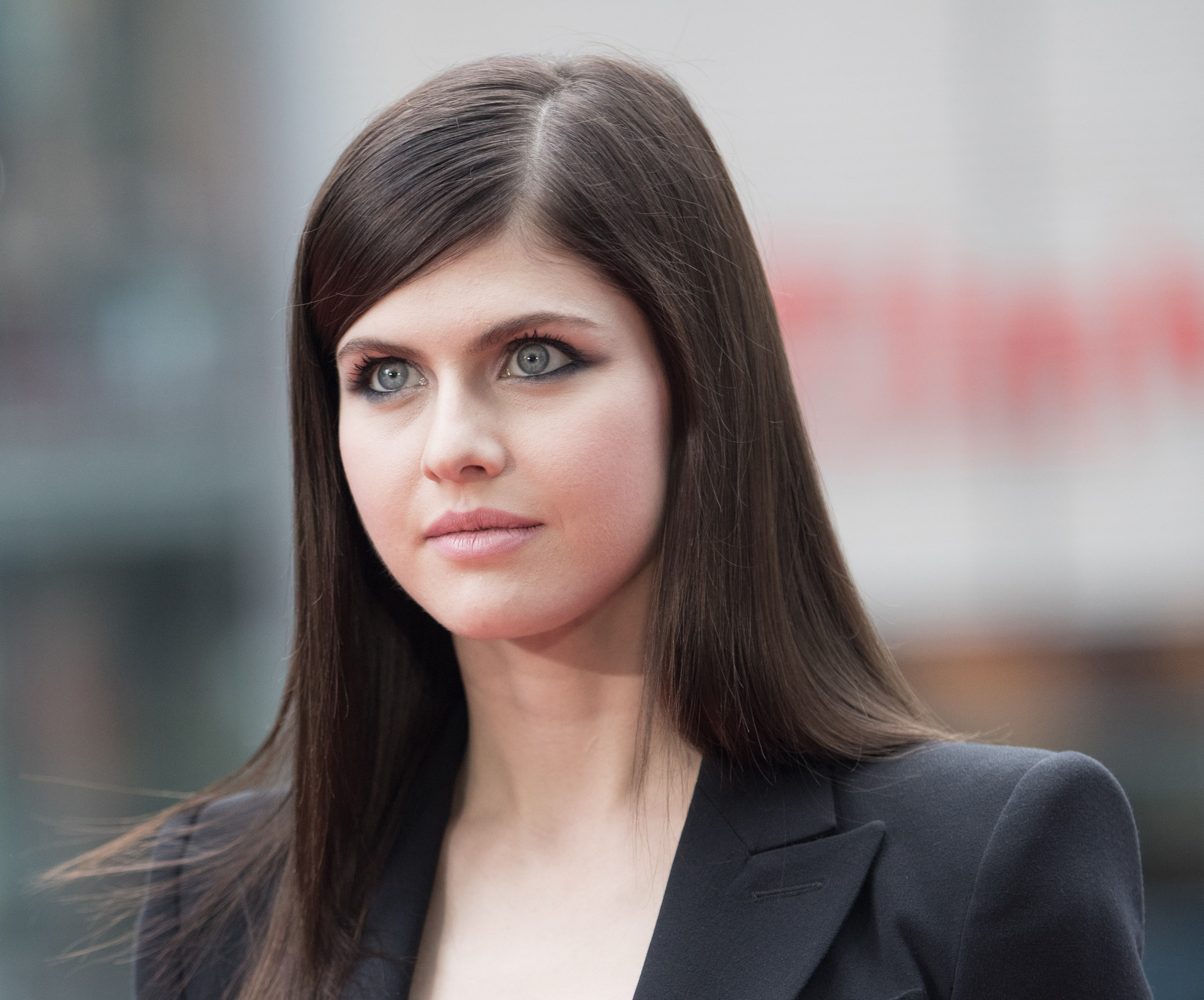 Alexandra Daddario 2017 Face Close Up Wallpapers