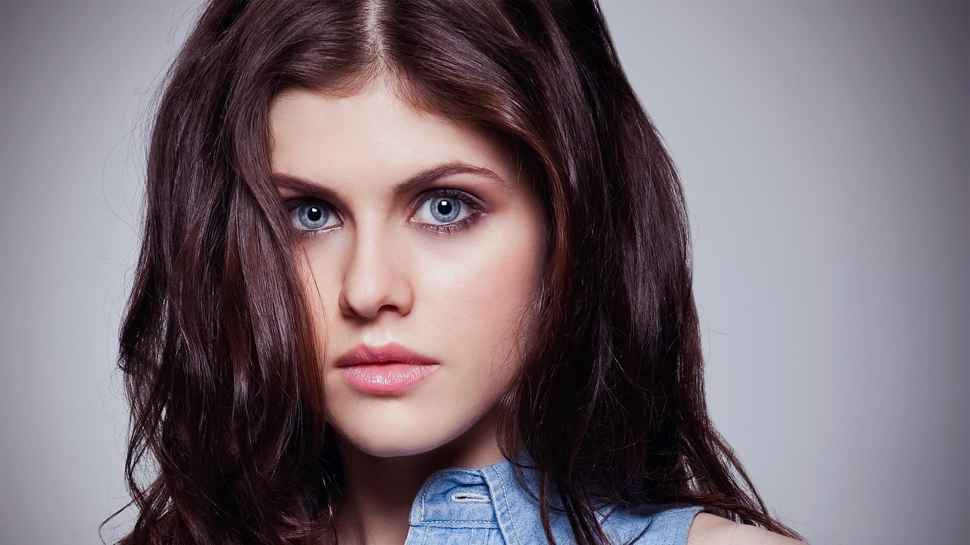 Alexandra Daddario Beautiful Eyes Wallpapers