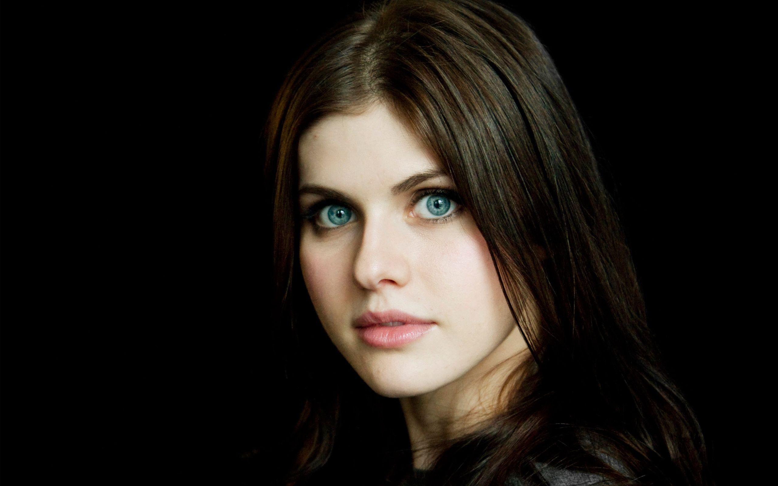 Alexandra Daddario New Wallpapers