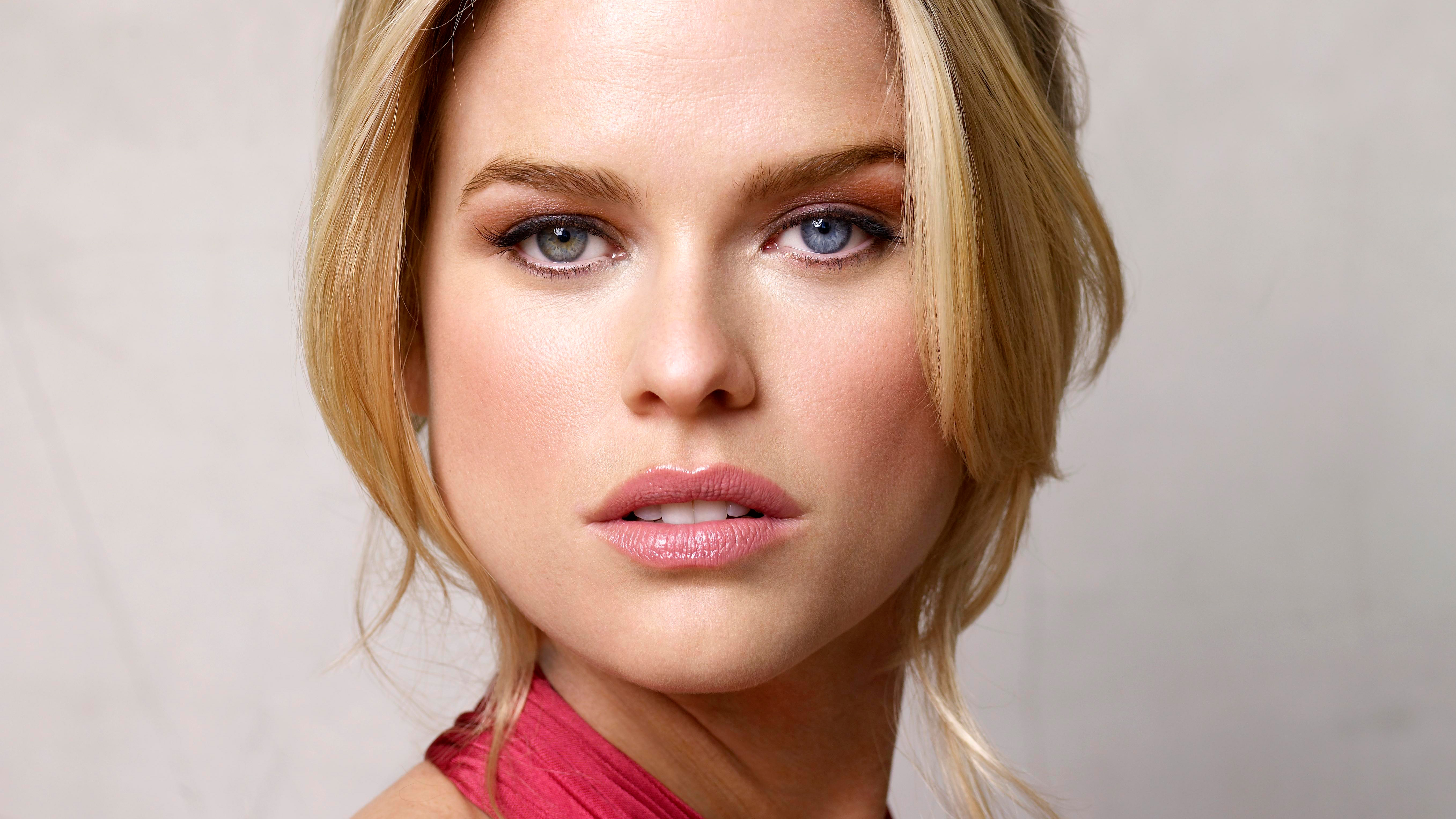 Alice Eve Wallpapers