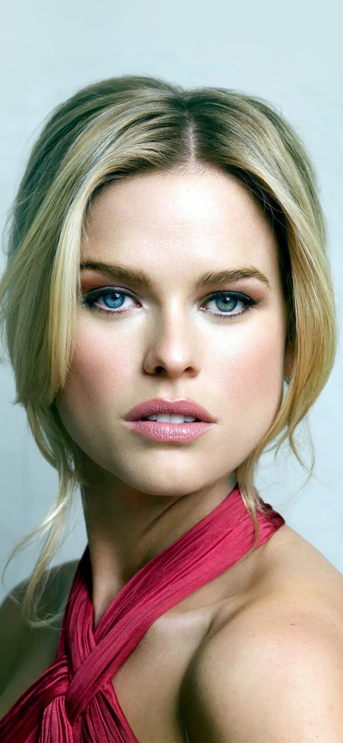 Alice Eve Wallpapers