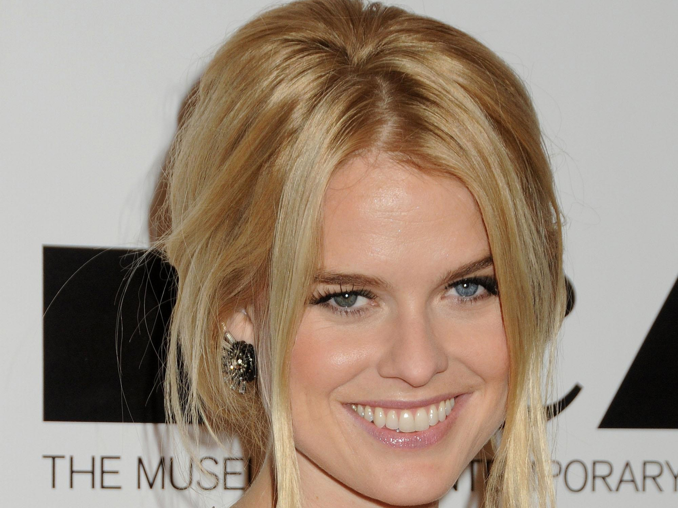 Alice Eve Wallpapers