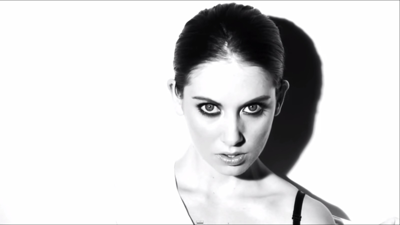 Alison Brie Black and White Photo shoot Wallpapers