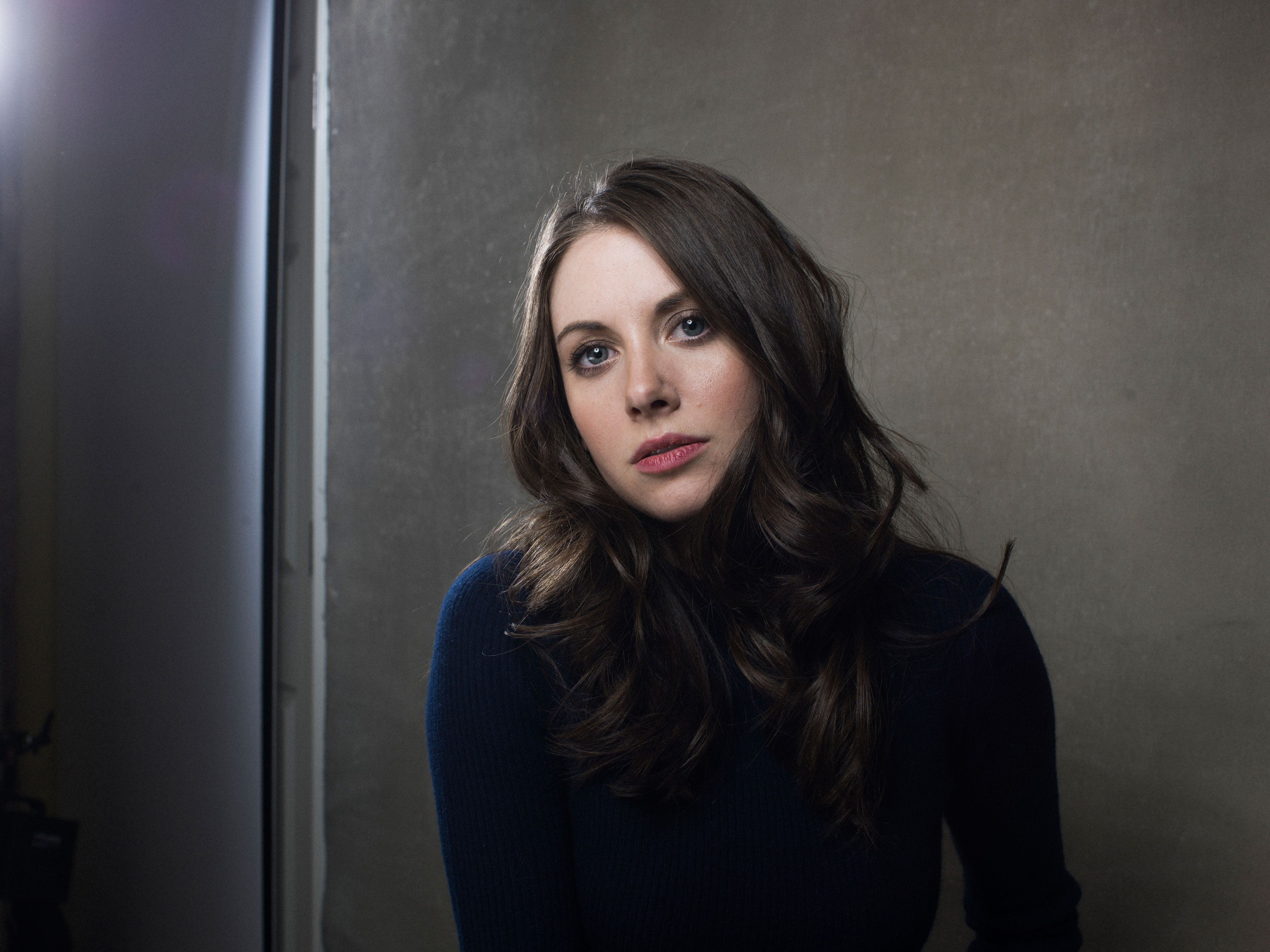 Alison Brie Black and White Photo shoot Wallpapers