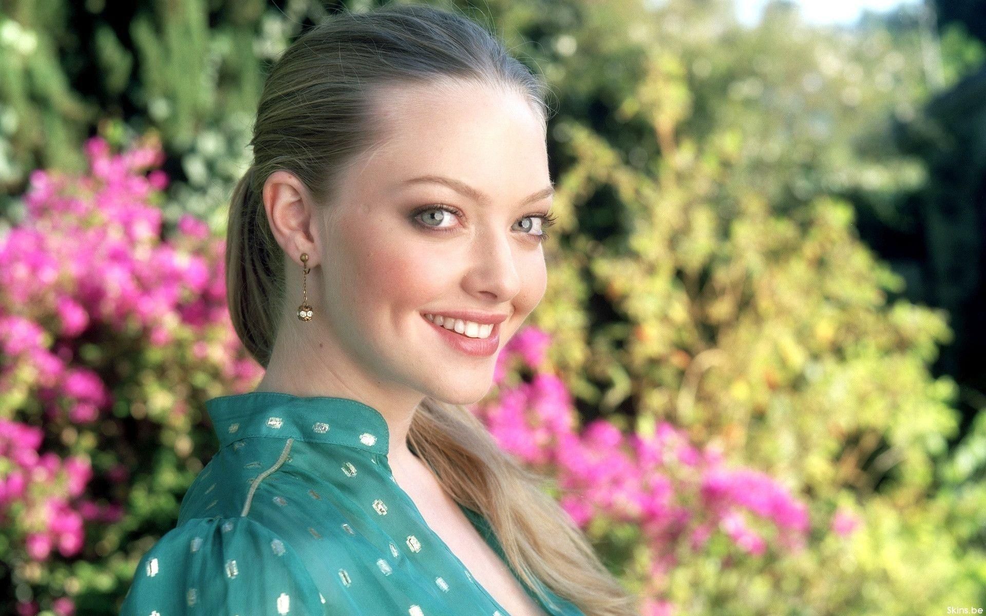 Amanda Seyfried Actress 2021 Wallpapers