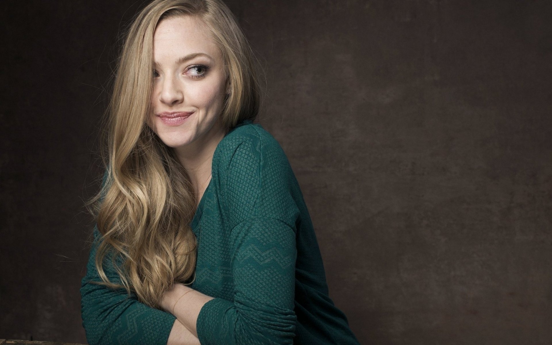 Amanda Seyfried Cute Wallpapers