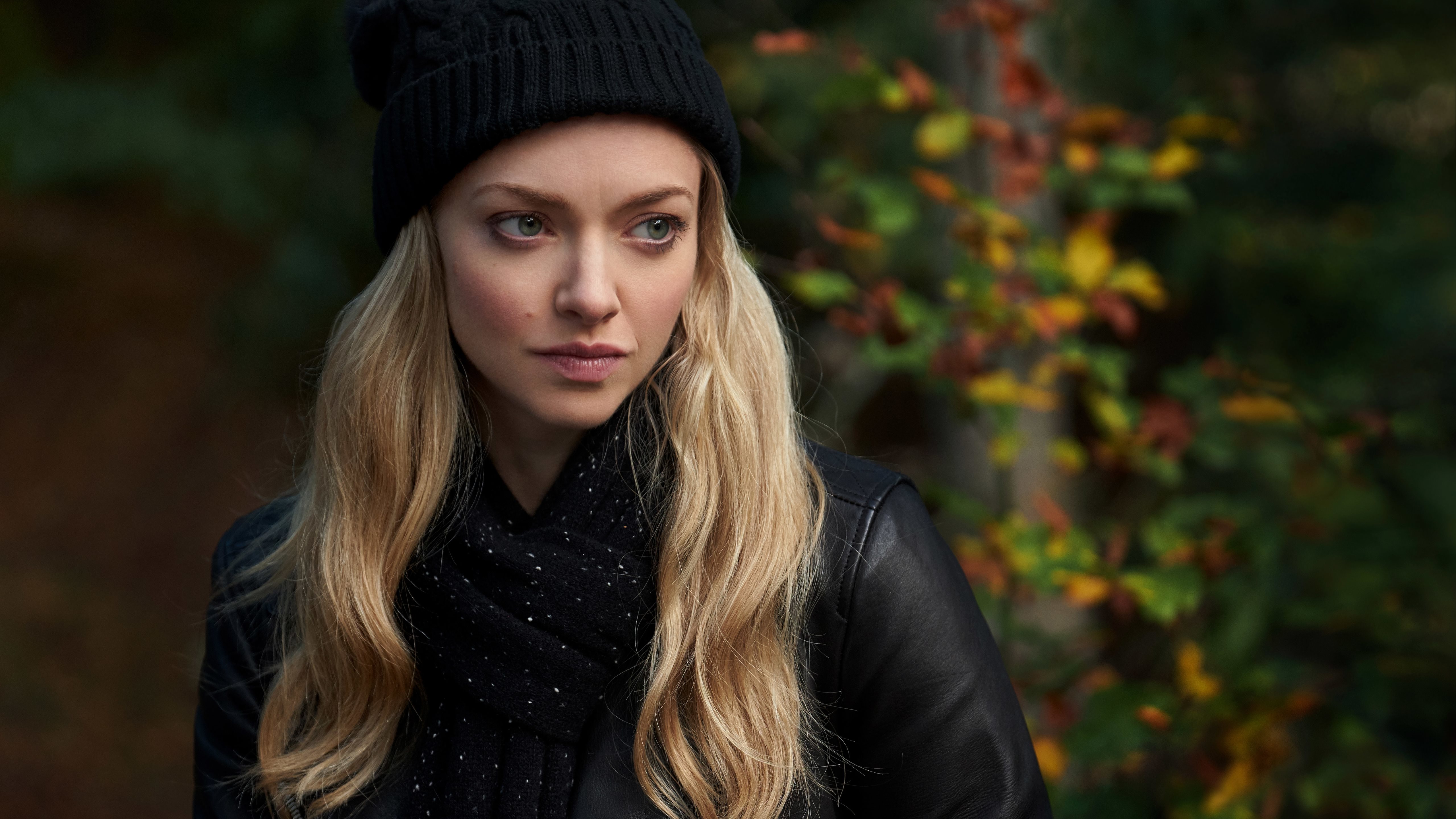 Amanda Seyfried Cute Wallpapers