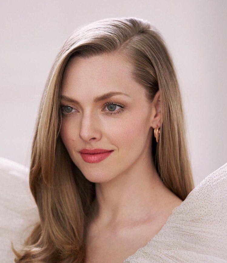 Amanda Seyfried Face 2021 Wallpapers