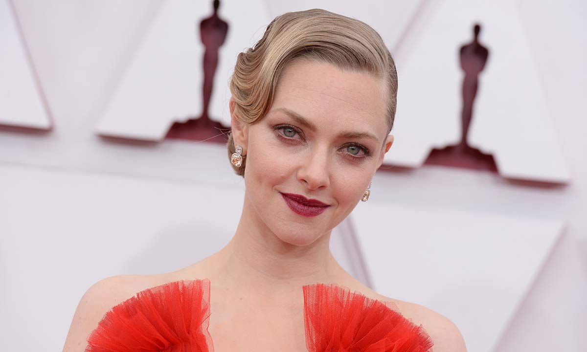 Amanda Seyfried Face 2021 Wallpapers