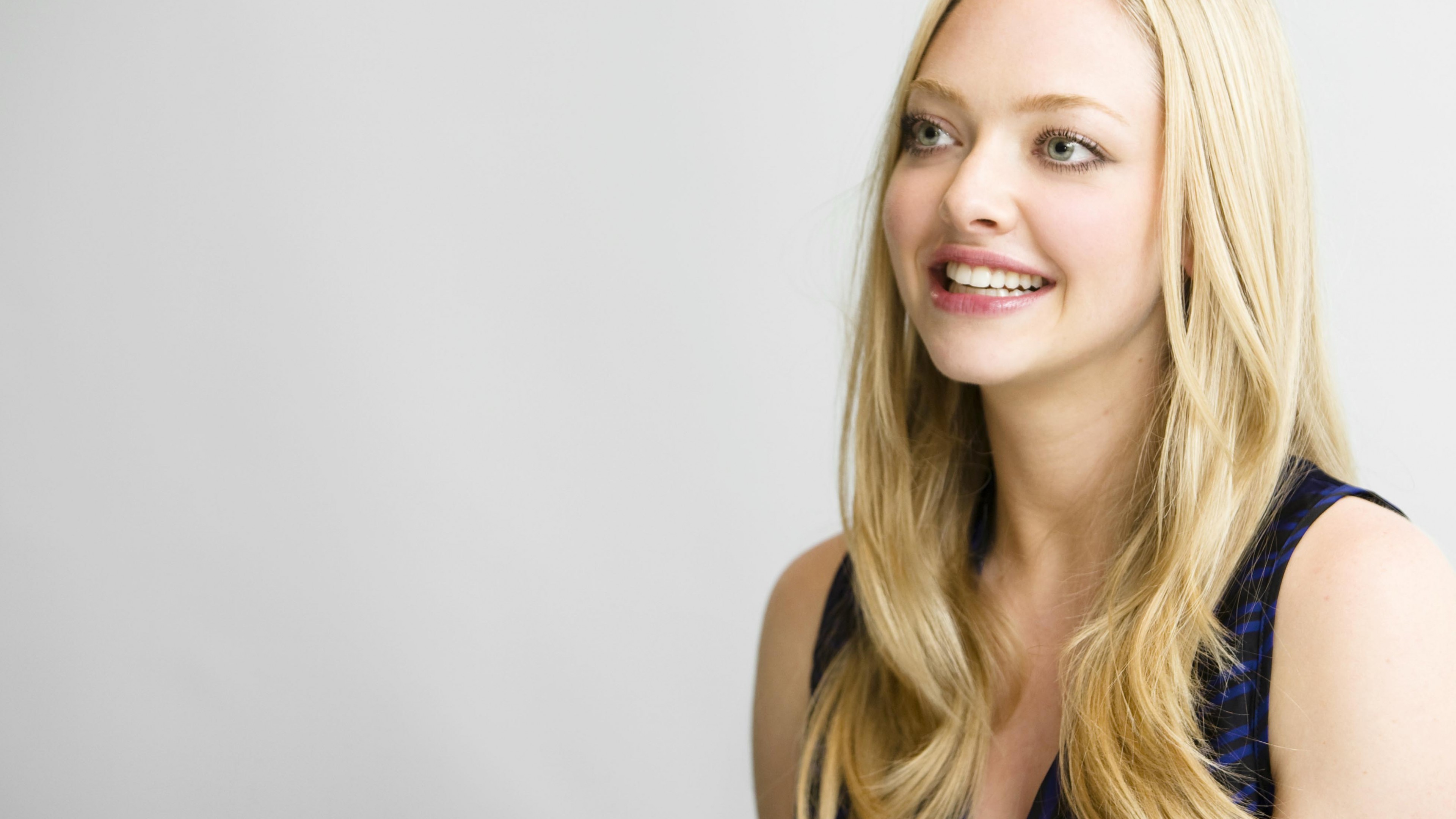 Amanda Seyfried Glamor Wallpapers