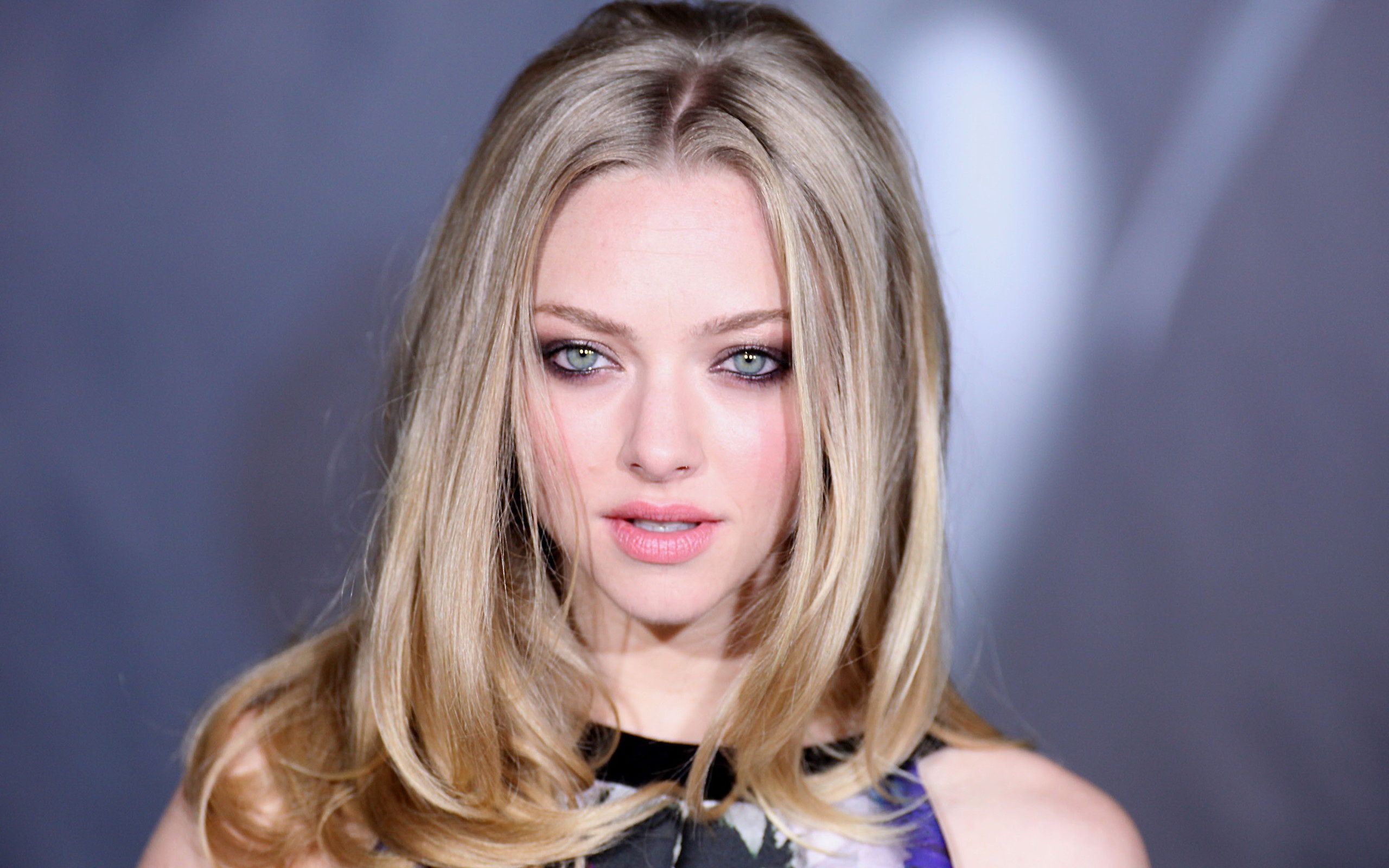 Amanda Seyfried In Black 2017 Wallpapers