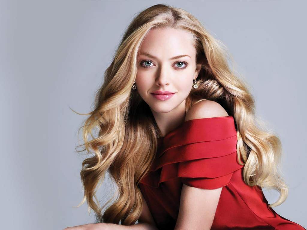 Amanda Seyfried In Black 2017 Wallpapers