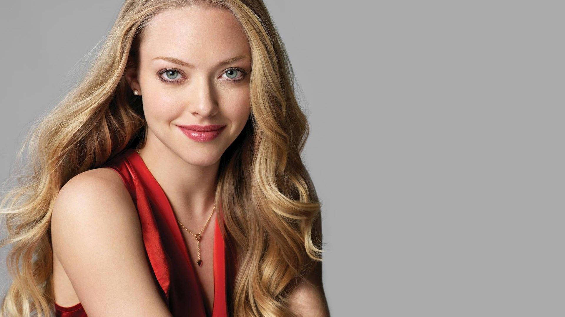 Amanda Seyfried Portrait 2017 Wallpapers