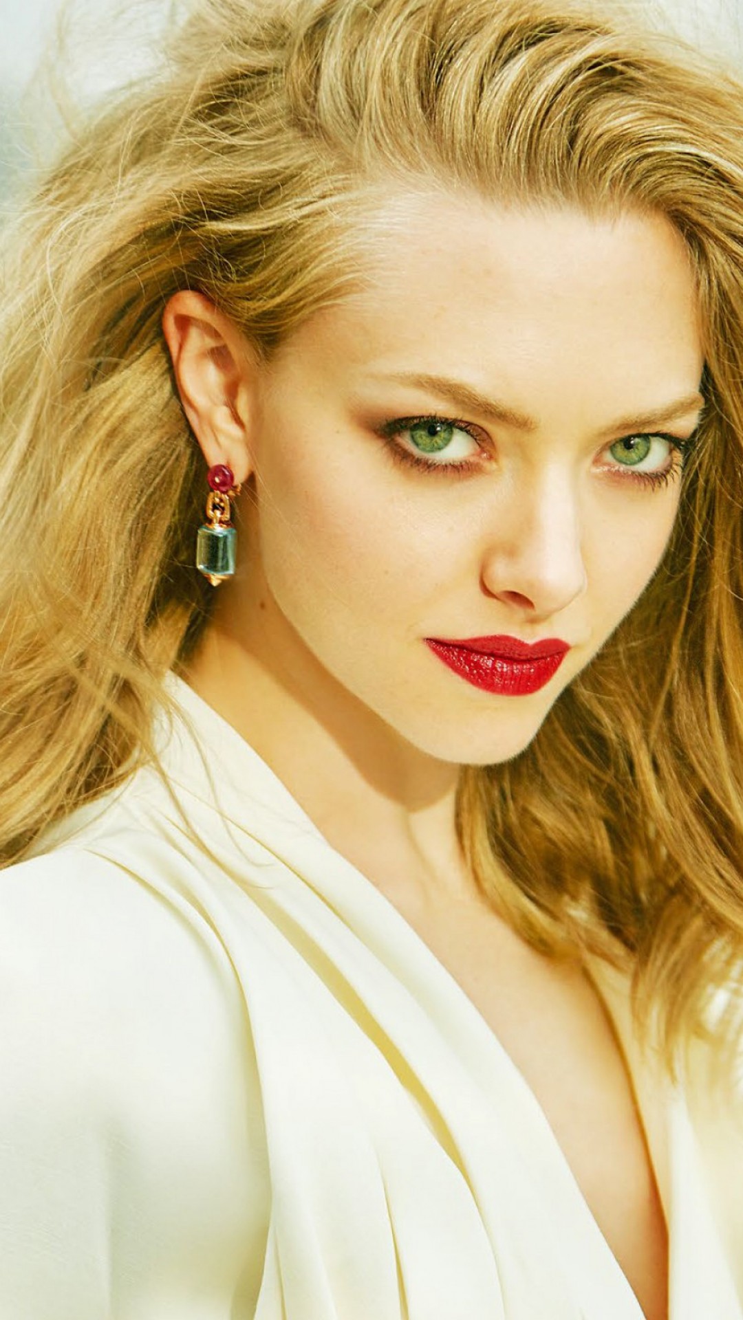 Amanda Seyfried Portrait 2017 Wallpapers