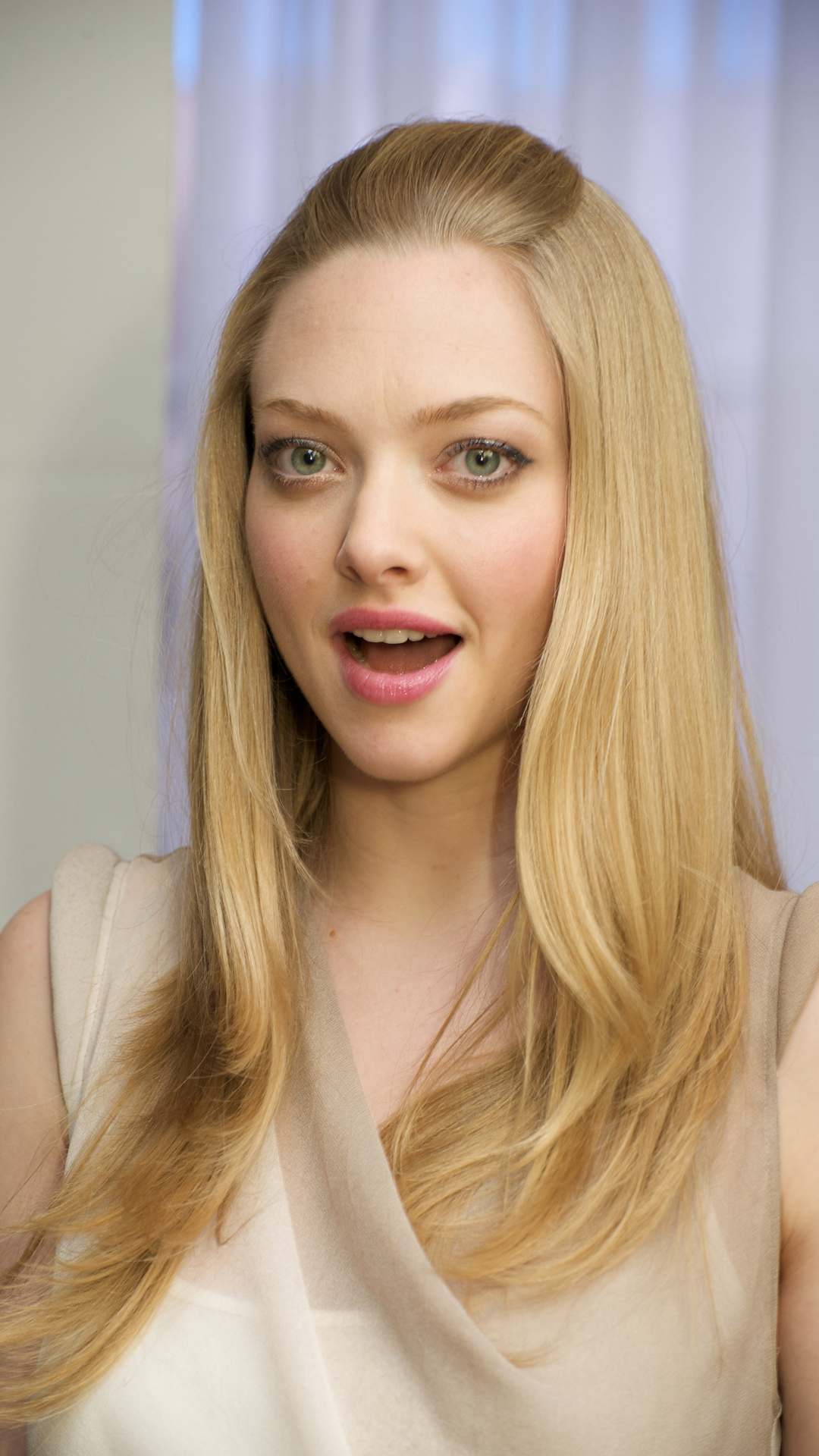 Amanda Seyfried Portrait 2018 Wallpapers