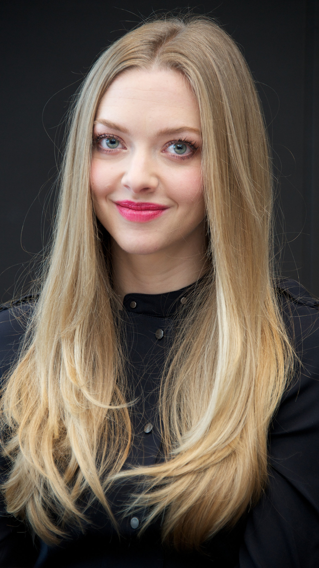 Amanda Seyfried Portrait 2018 Wallpapers