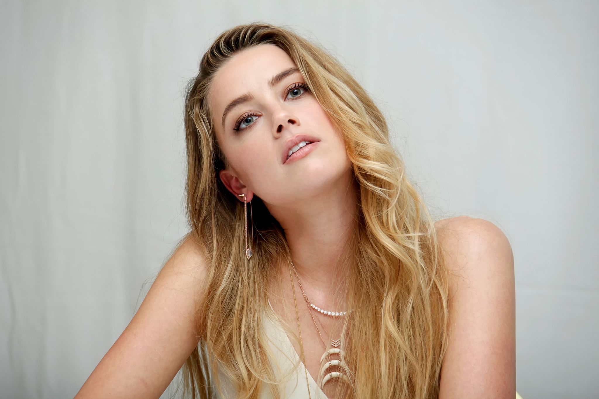 Amber Heard 2017 Wallpapers