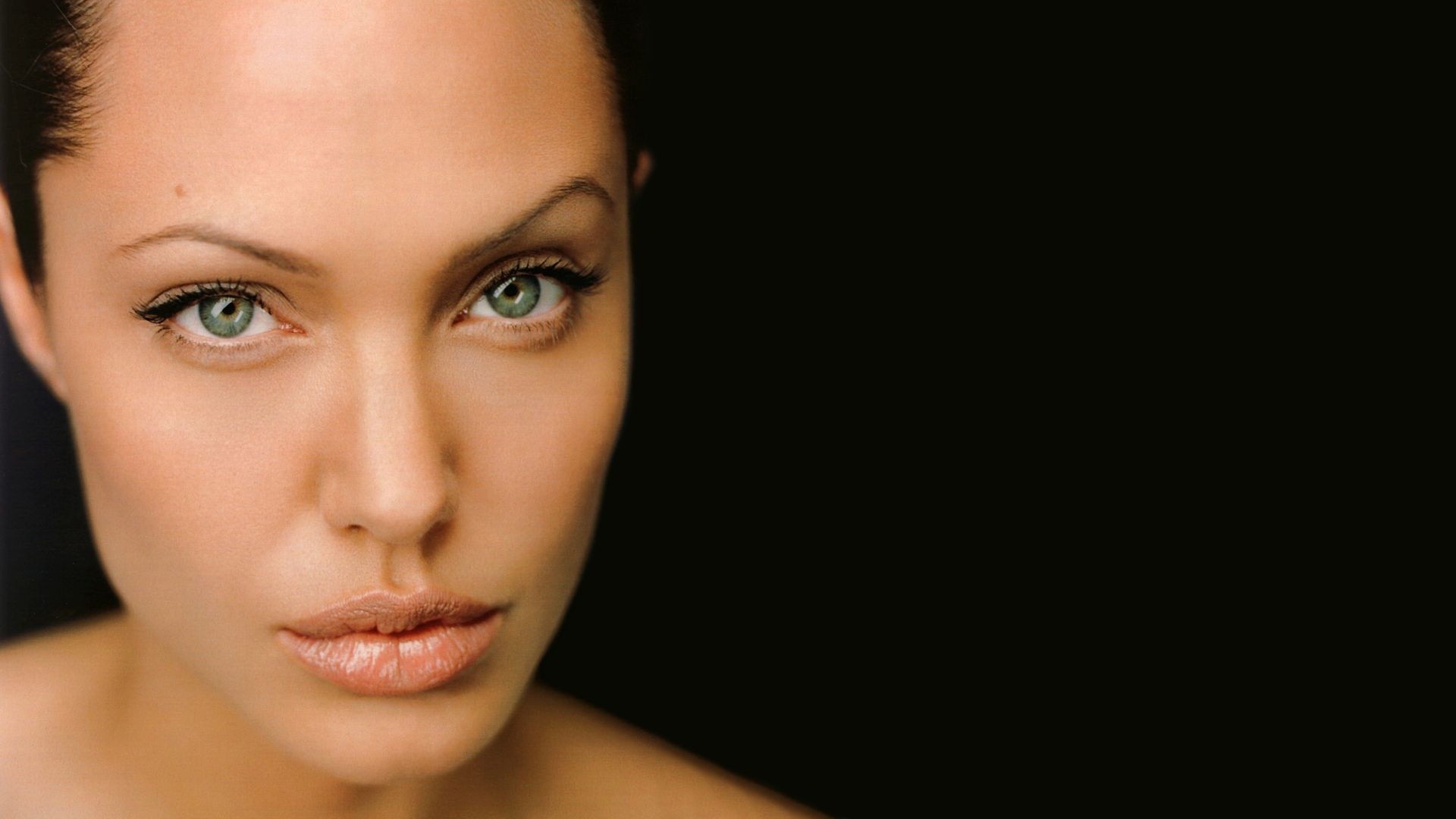 Angelina Jolie HD Wallpapers