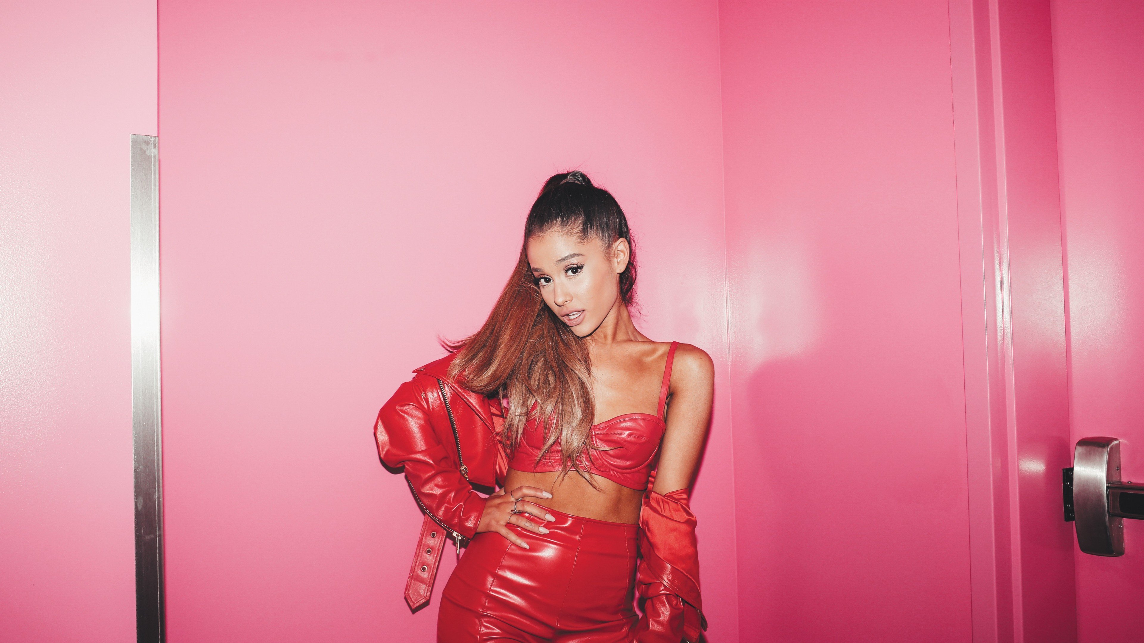 Ariana Grande 2018 Wallpapers