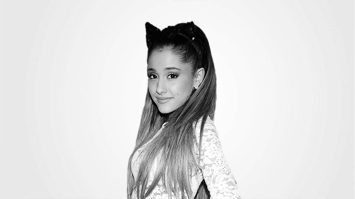 Ariana Grande Heart Sunglasses Wallpapers