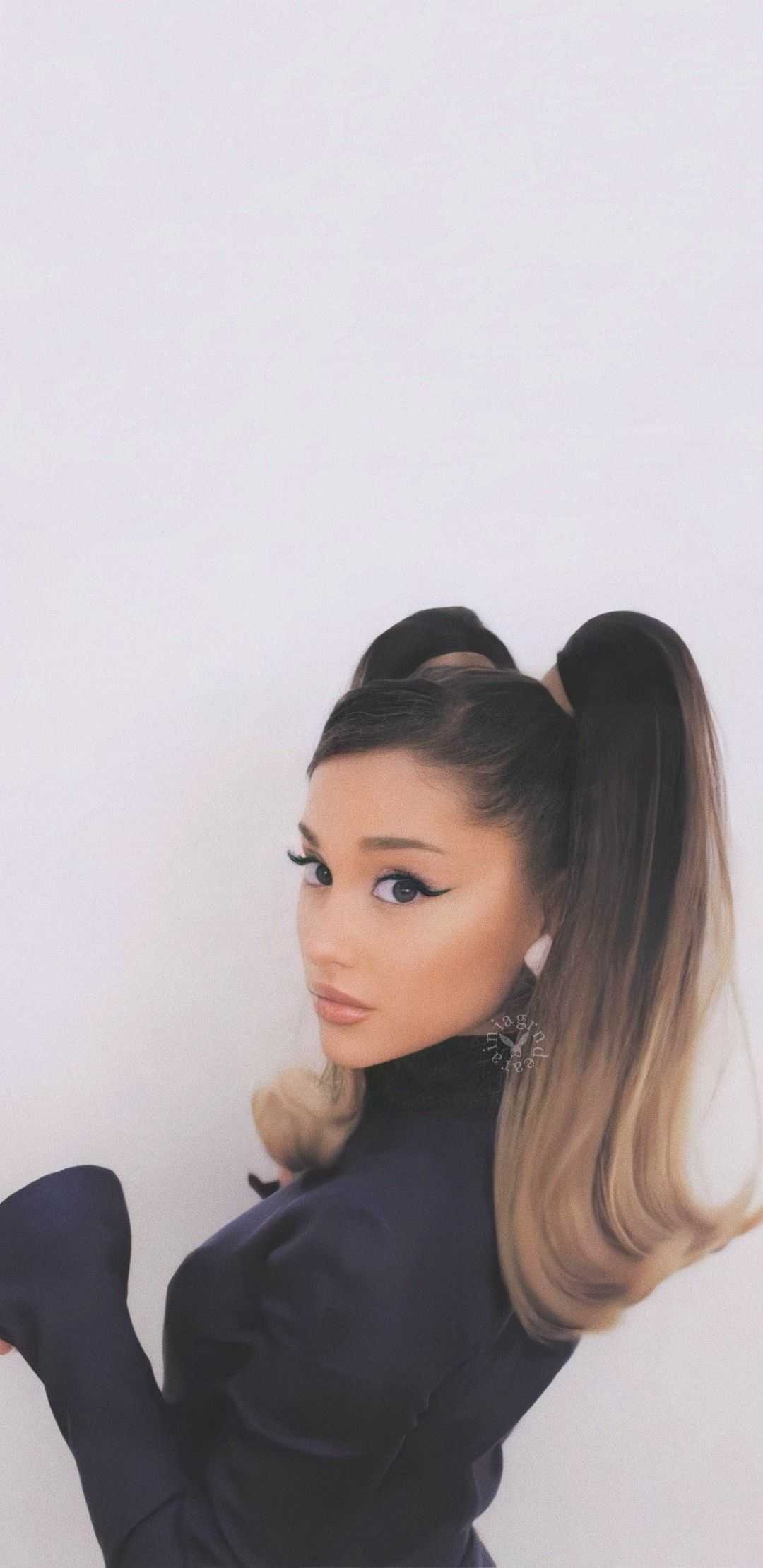 ariana grande phone Wallpapers