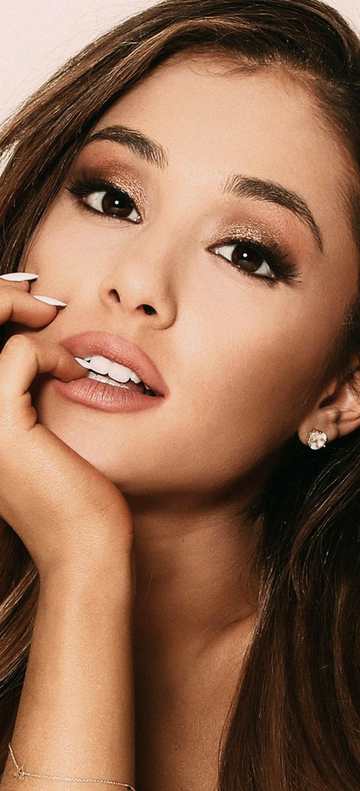 ariana grande phone Wallpapers