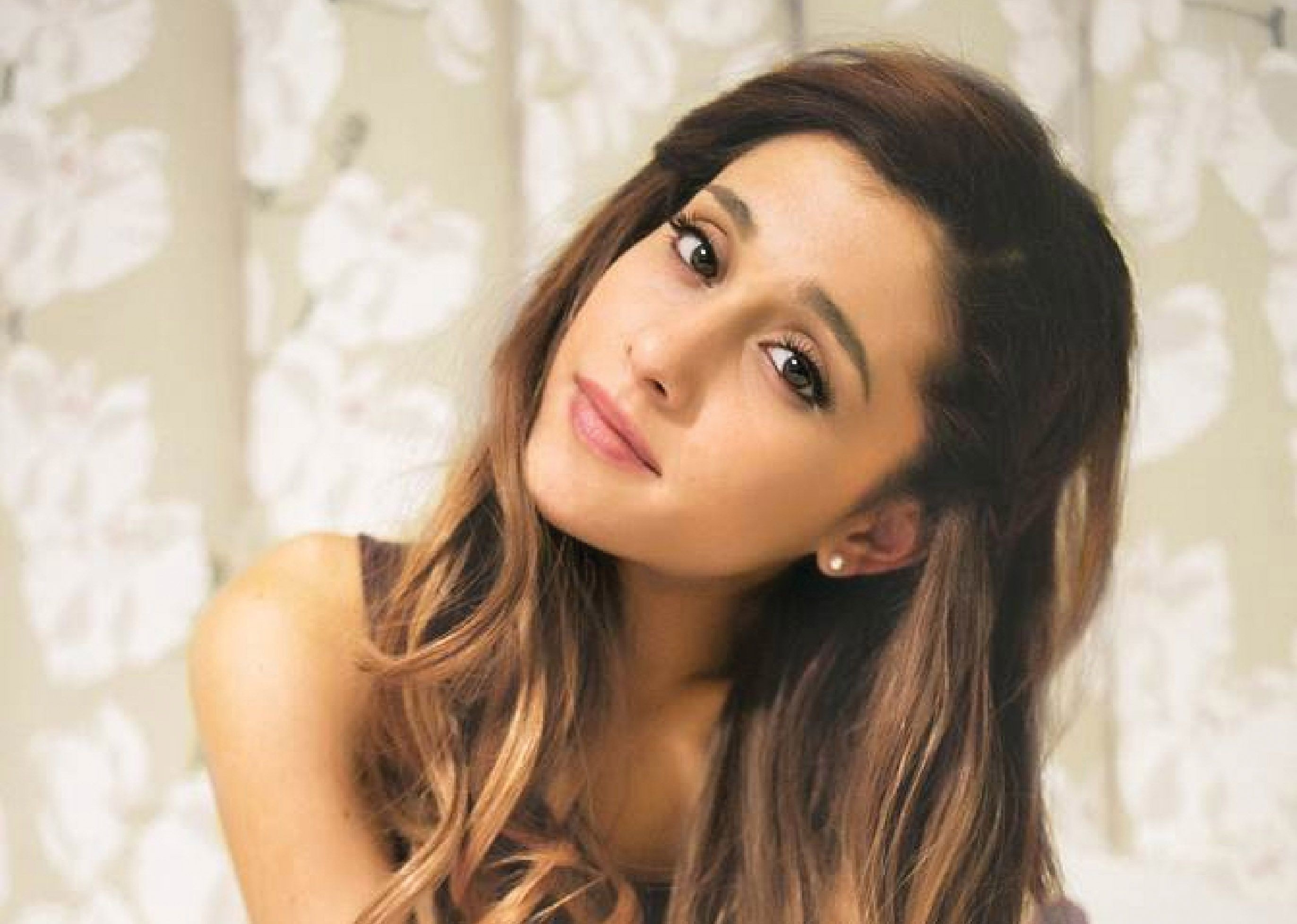 Ariana Grande Portrait 2018 Wallpapers