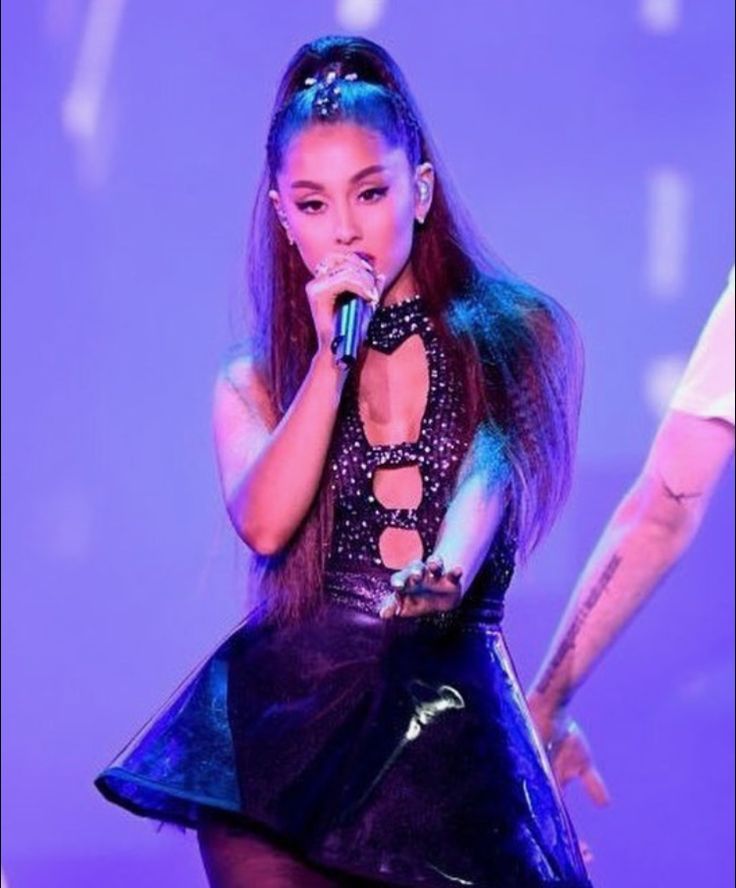 Ariana Grande Singer 2018 Wallpapers