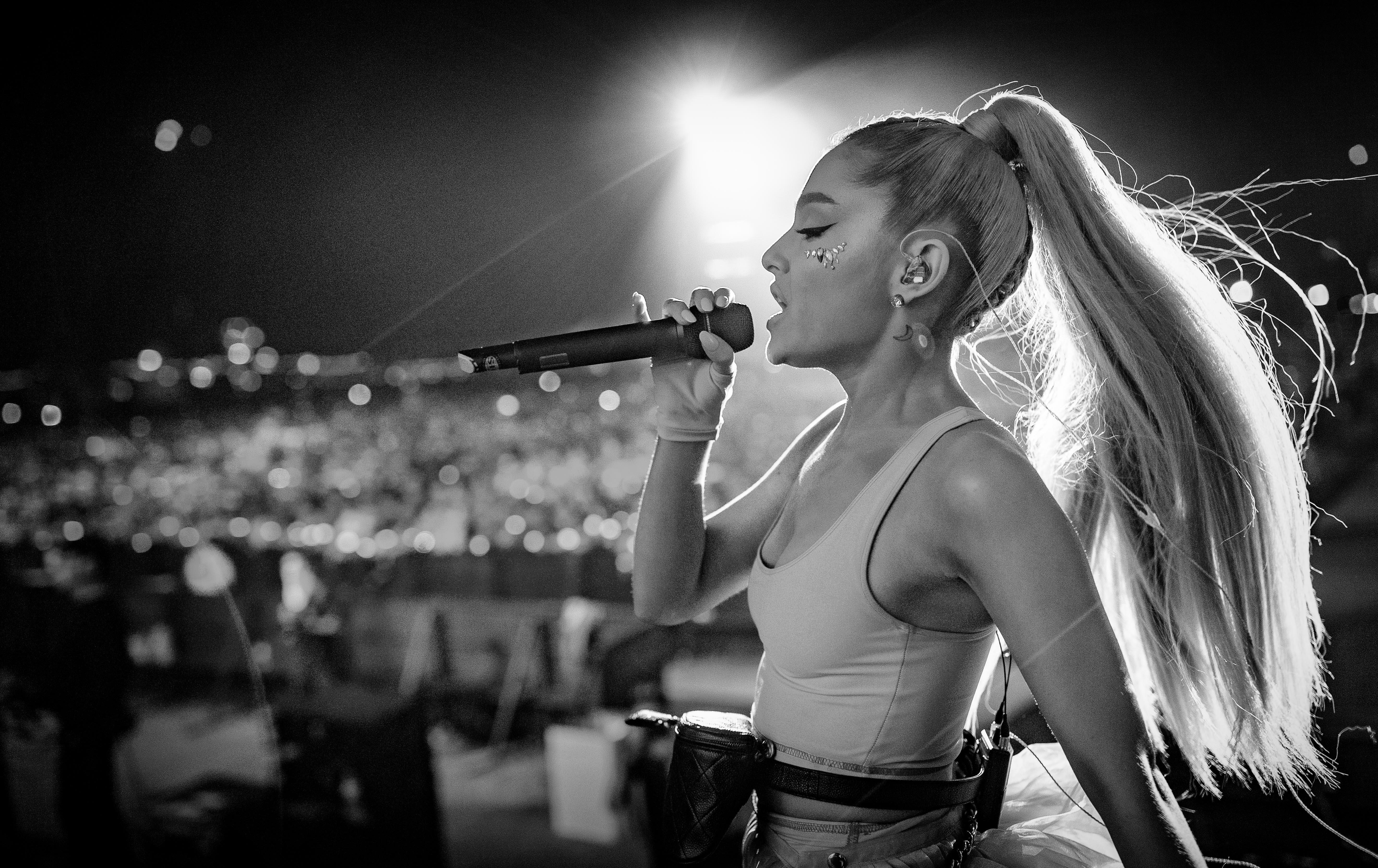 Ariana Grande Singer 2018 Wallpapers