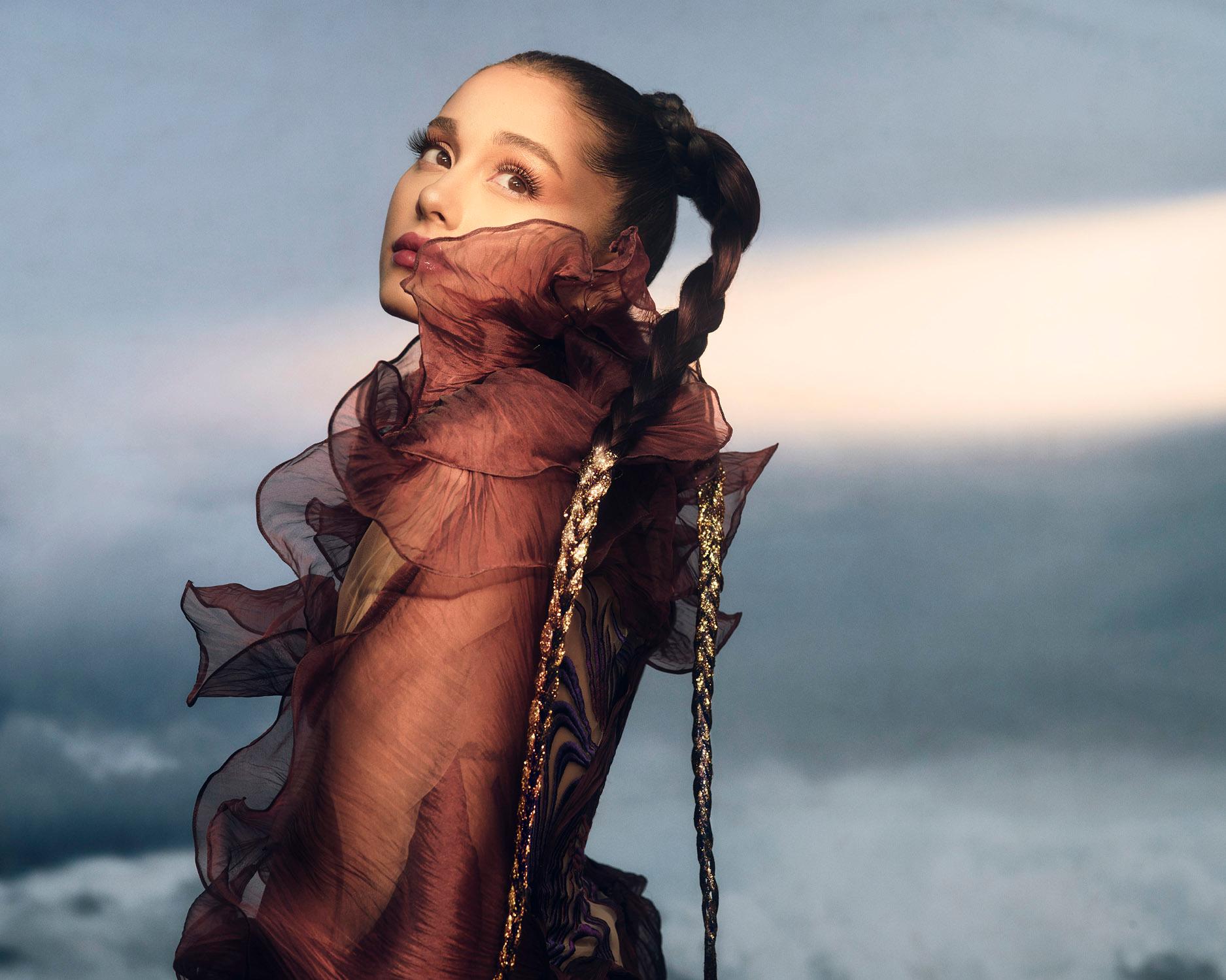 ariana grande, singer, make up Wallpapers