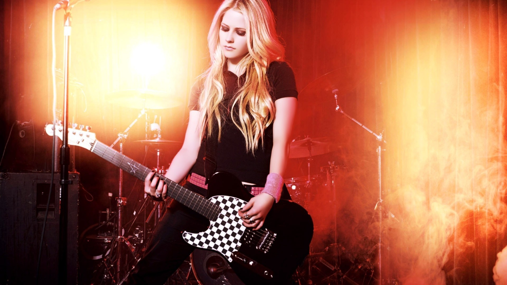 Avril Lavigne On Stage Wallpapers