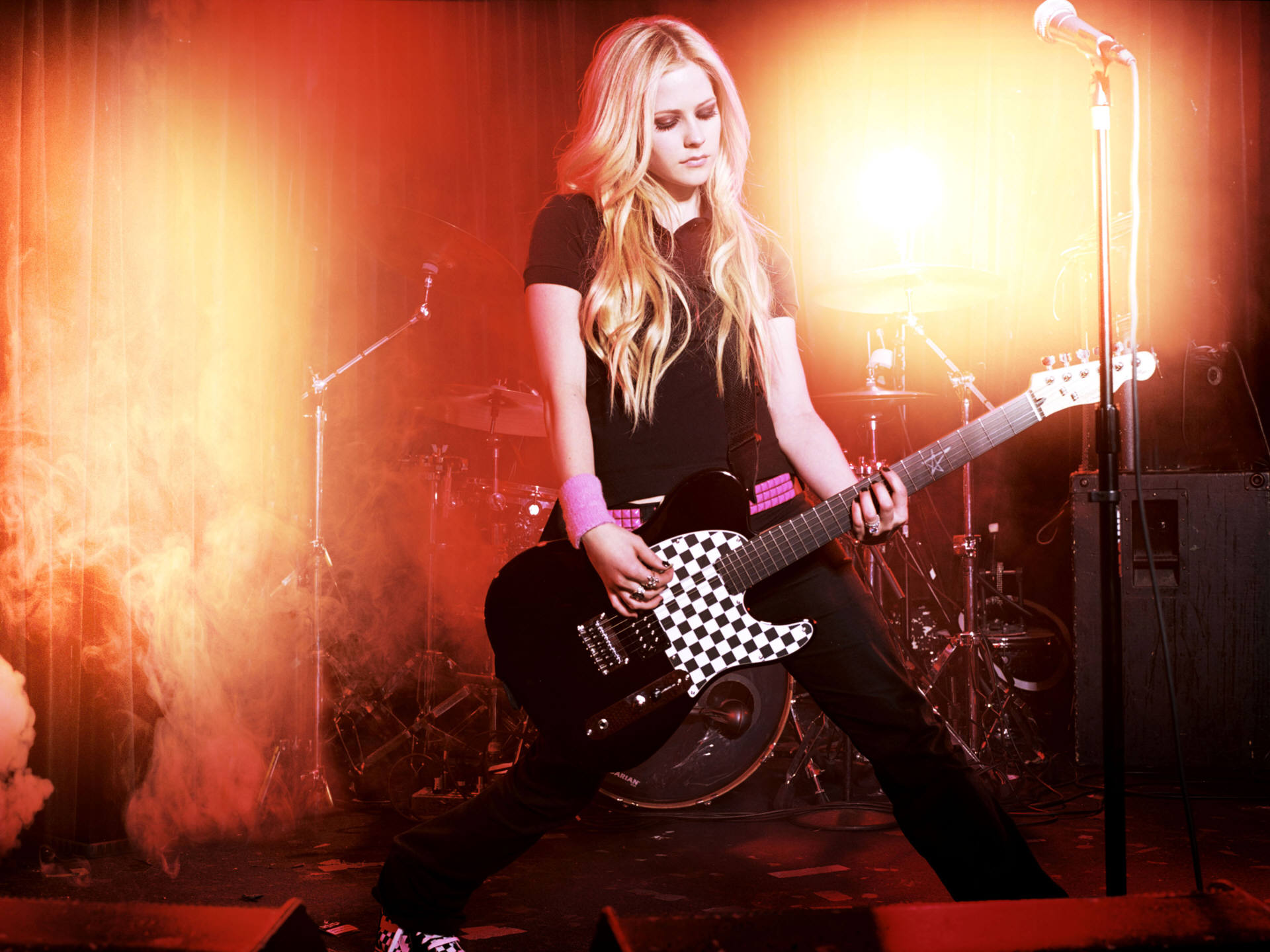 Avril Lavigne On Stage Wallpapers