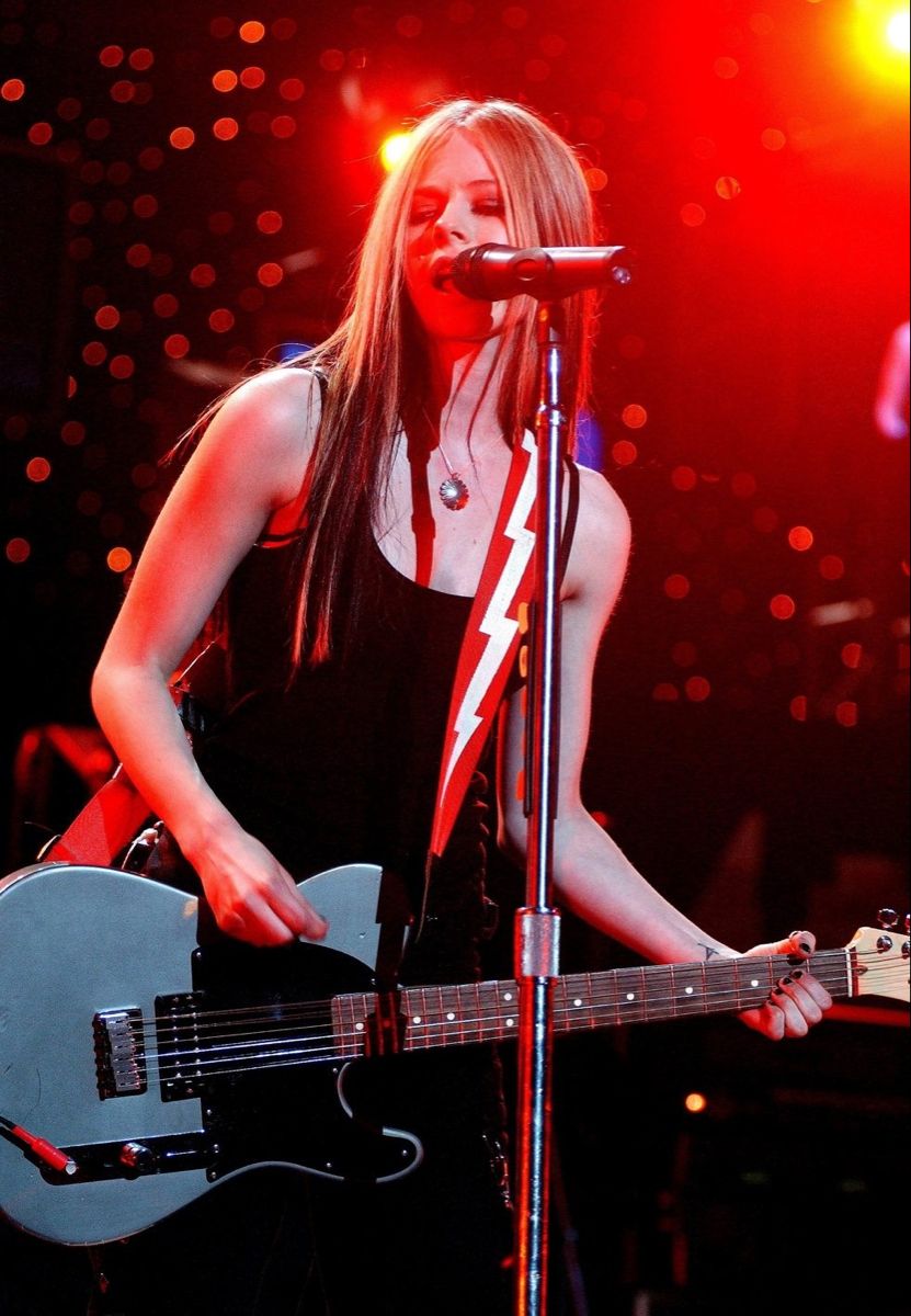 Avril Lavigne On Stage Wallpapers