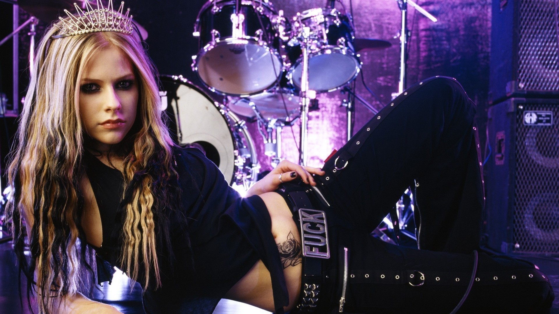 Avril Lavigne On Stage Wallpapers