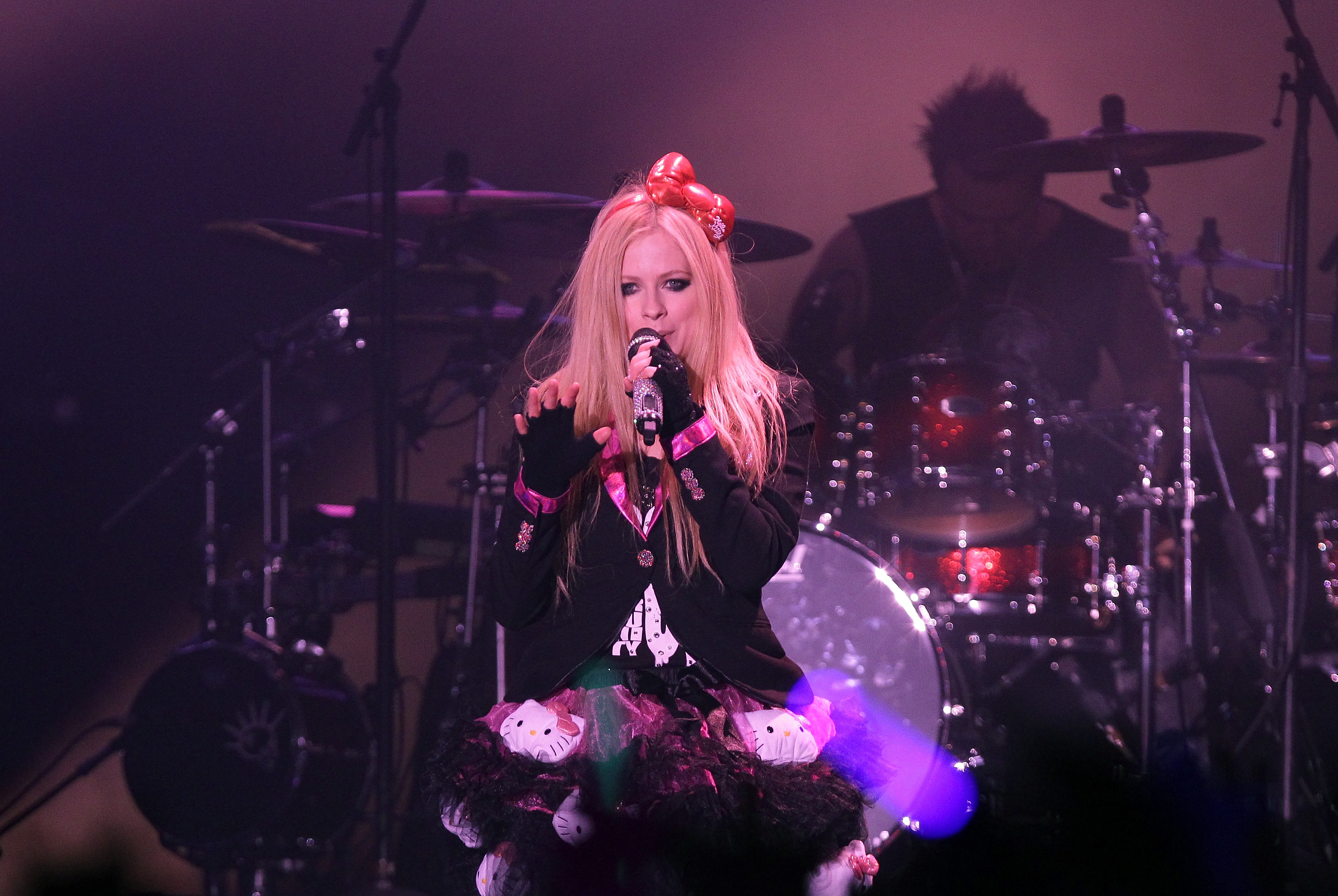 Avril Lavigne On Stage Wallpapers