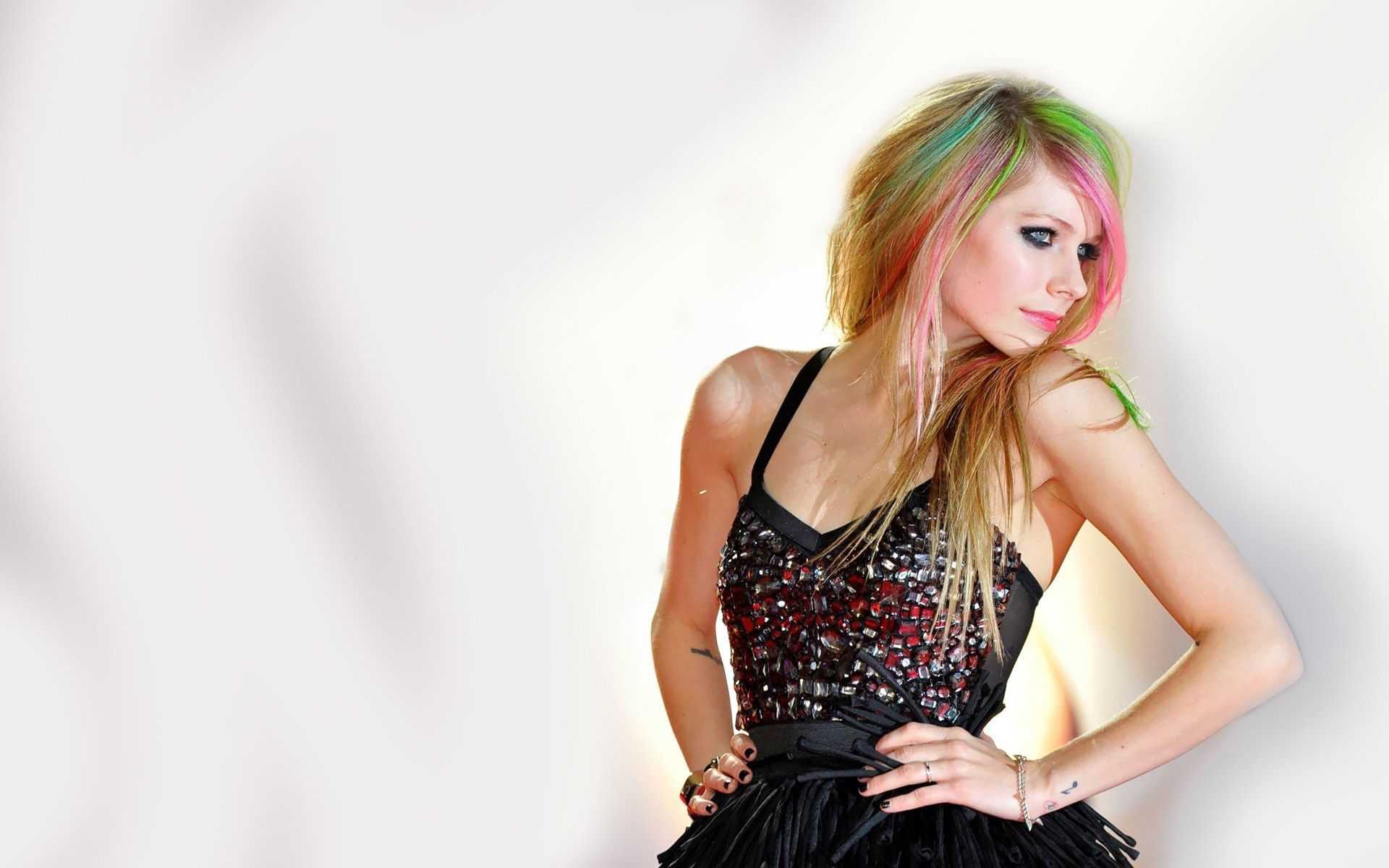 Avril Lavigne On Stage Wallpapers