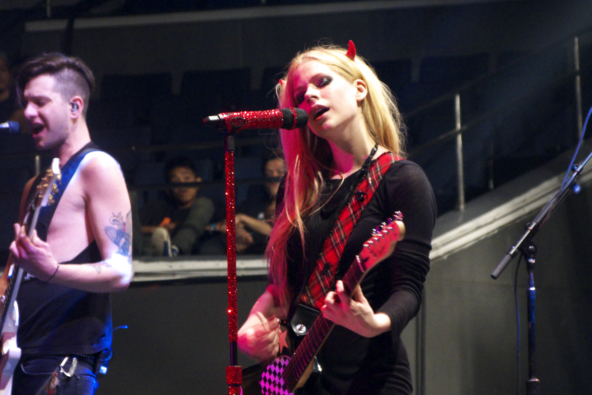 Avril Lavigne On Stage Wallpapers