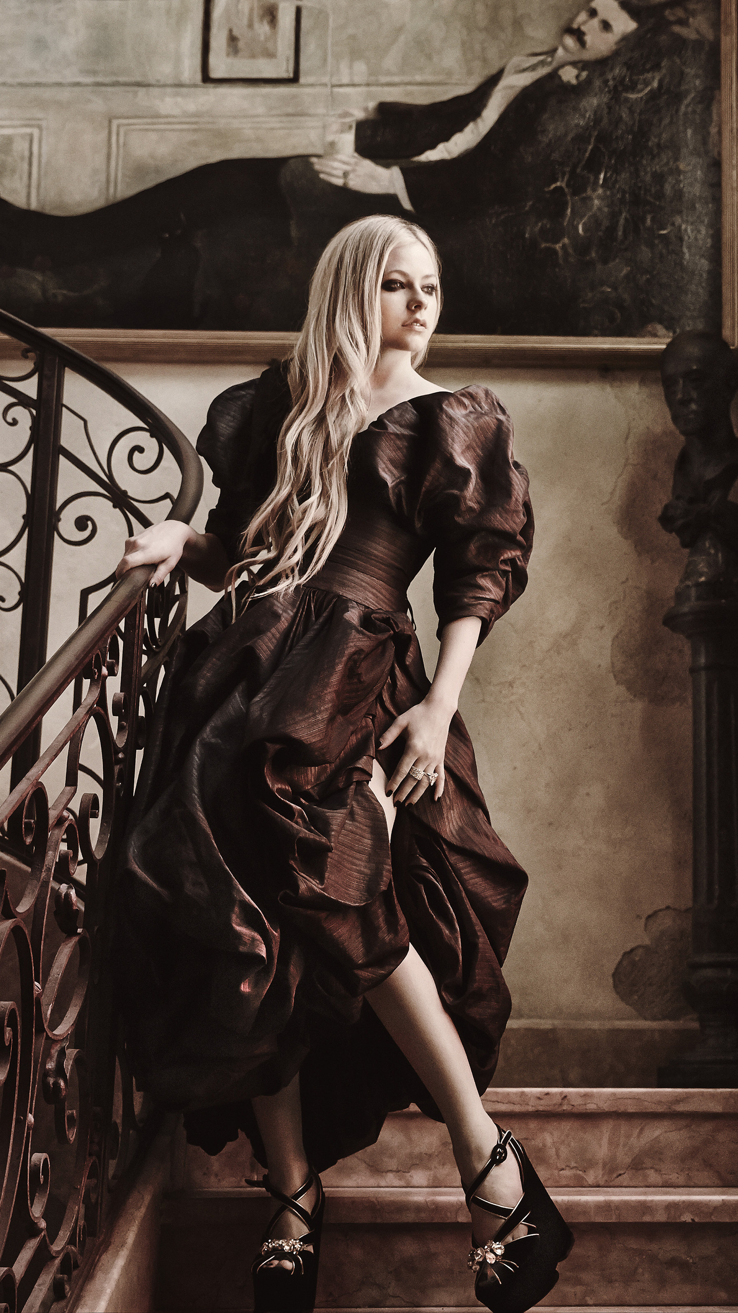 Avril Lavinge Beautiful Dress Wallpapers