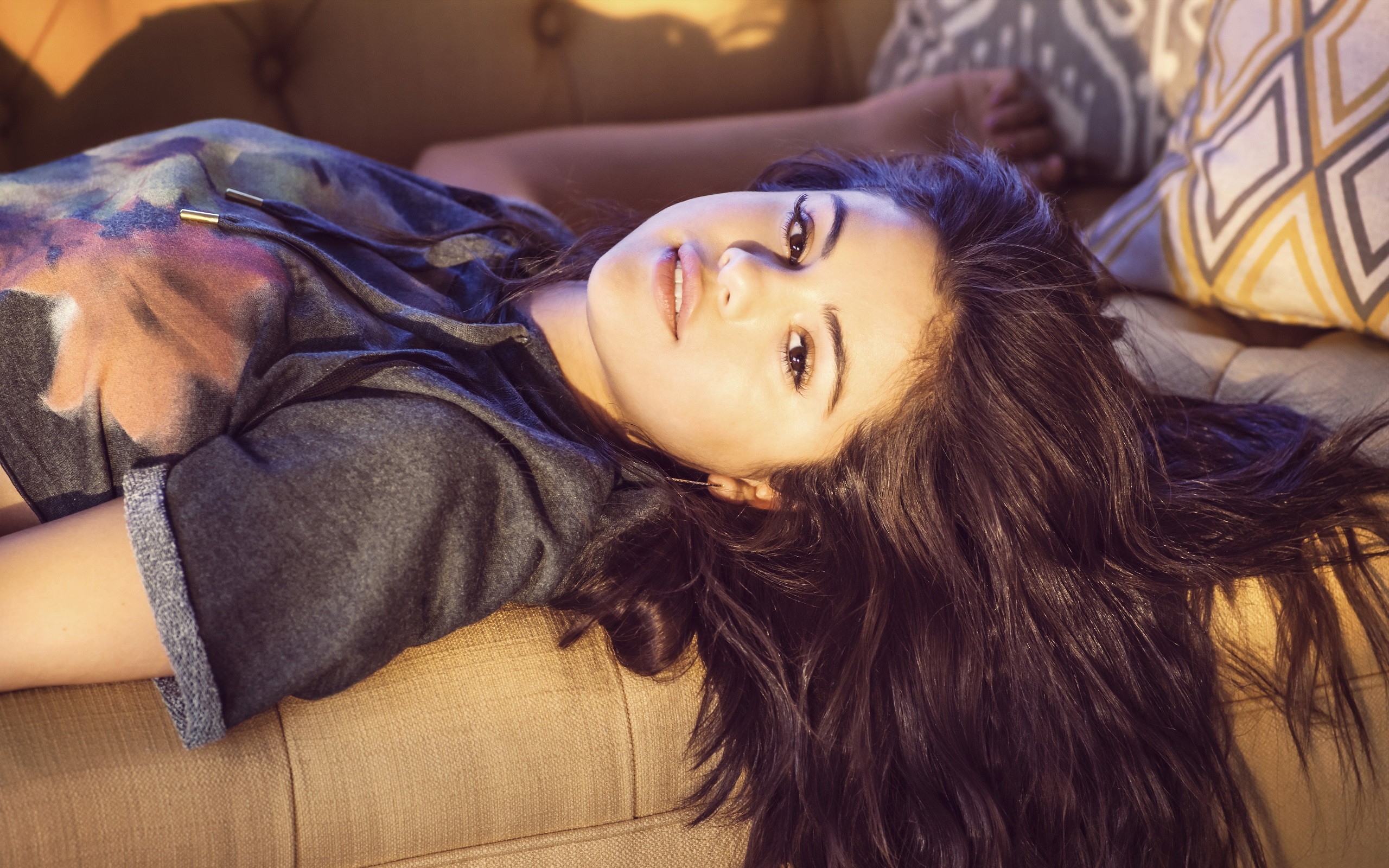 Beautiful Selena Gomez Face Wallpapers