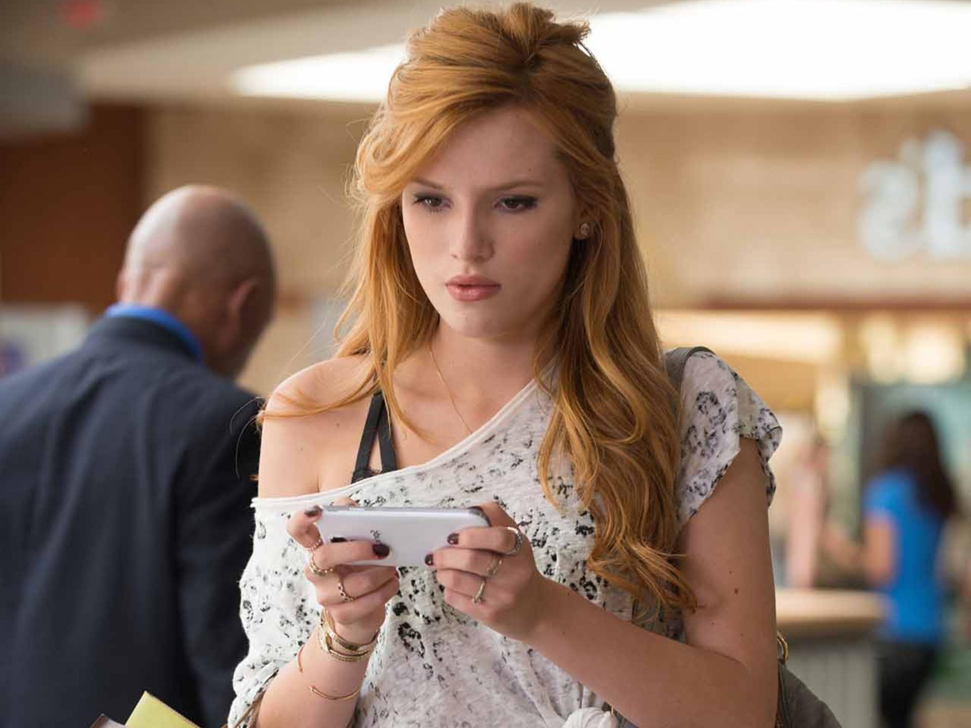 Bella Thorne American Wallpapers